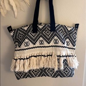 🤍🖤 Aztec Weekender